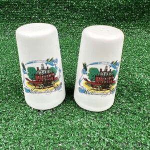 VTG Williamsburg Virginia Stagecoach Horse Governors Place Salt & Pepper Shakers